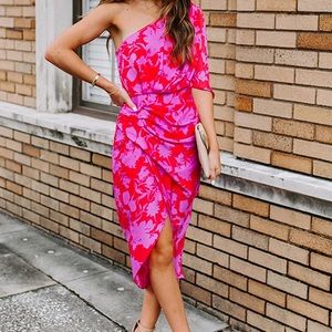 Very cute Amazon pink and orange one sleeve dress!